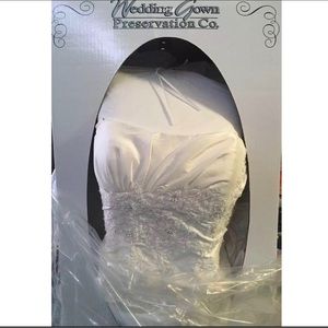 Like New PRESERVED DaVinci Wedding Dress Size 12